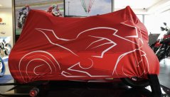 Plachta na motorku Hurly červená Ducati