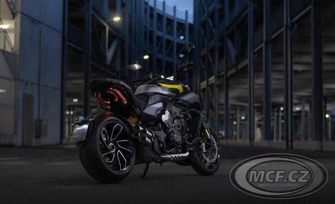 Ducati Diavel V4 černý