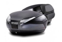 Vrchní kufr na motorku SHAD SH48 tmavě šedý s opěrkou, karbonový kryt a zámek PREMIUM SMART
