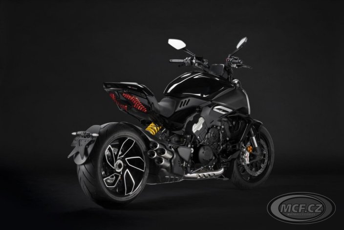 Ducati Diavel V4 černý