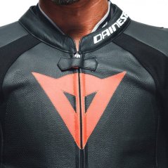 Moto kombinéza DAINESE TOSA jednodílná černo/fluo červeno/bílá