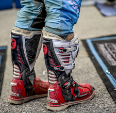 Moto boots FORMA PREDATOR 2.0 black/white/red