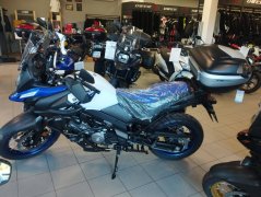 Suzuki V-Strom 650 XT GIVI bílá