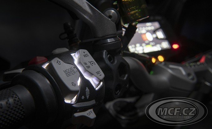 DUCATI Multistrada V2 S