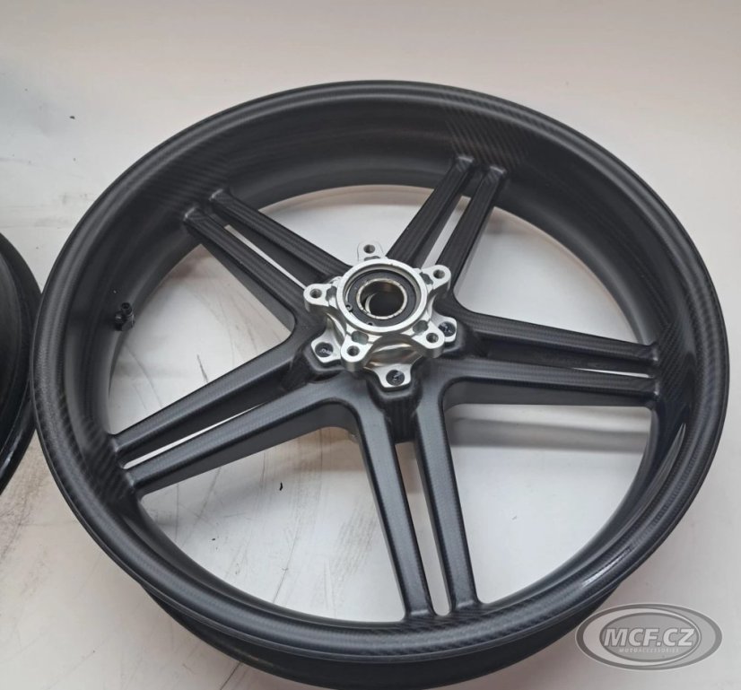 Sada karbonových kol na Ducati Panigale  V4