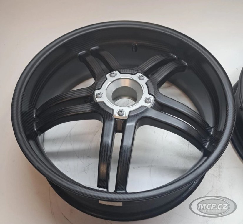 Sada karbonových kol na Ducati Panigale  V4